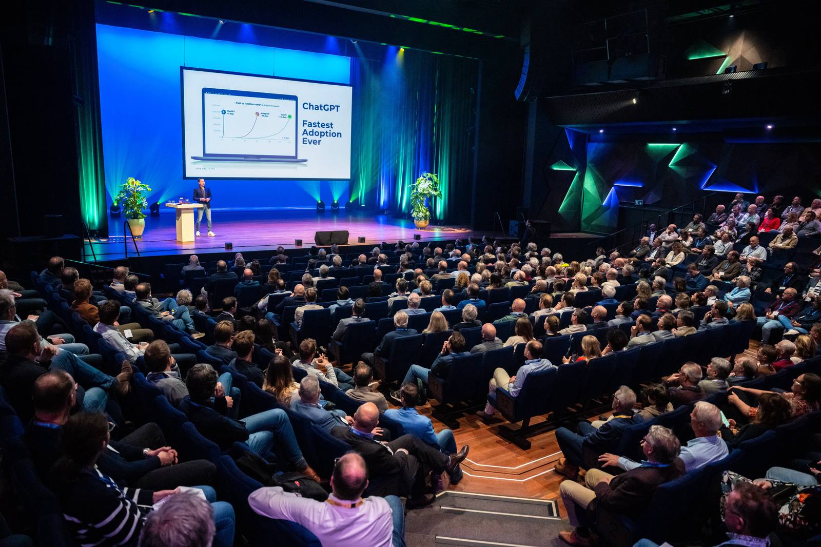 Full theatre during a keynote