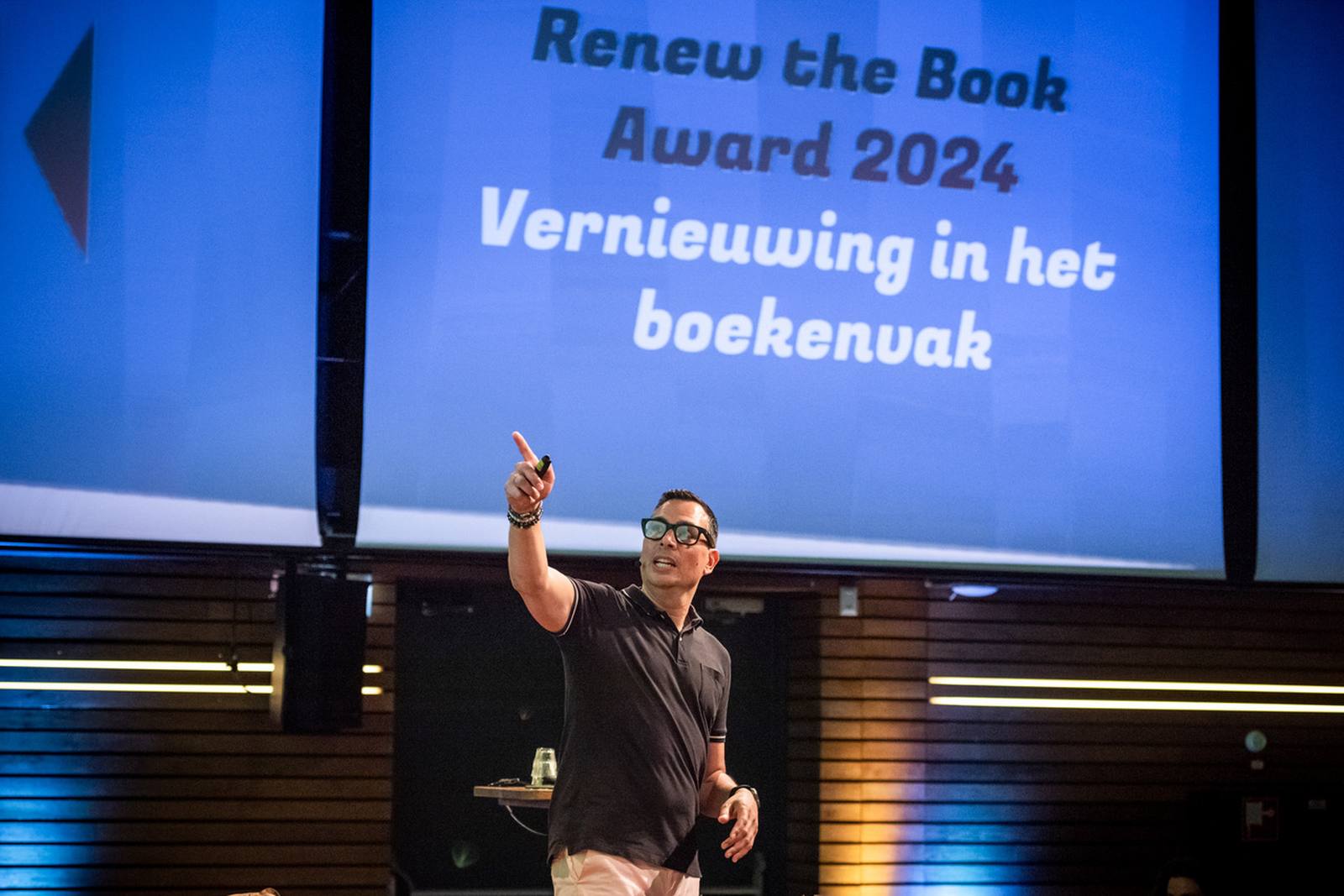 Presenting at the Renew the Book Award
